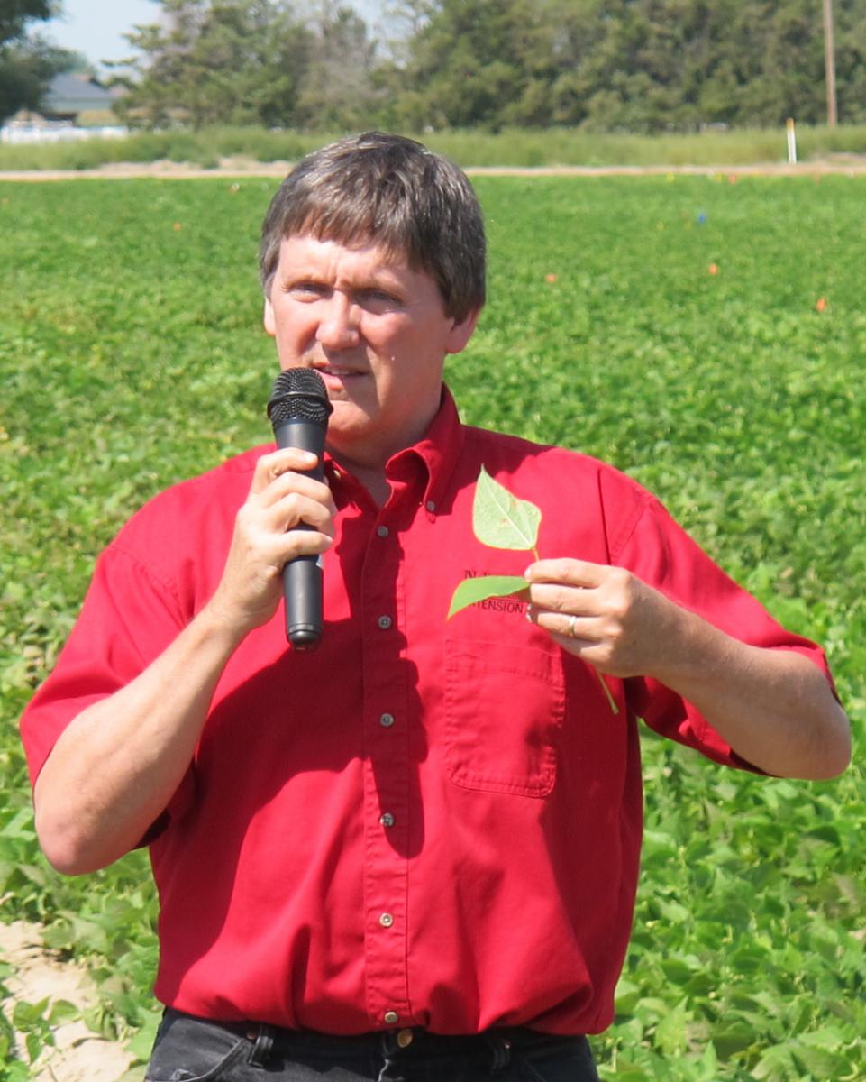 Bob Harveson speaking at 2016 Nebraska Dry Bean Field Day