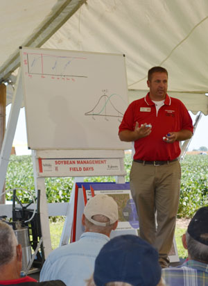 Lowell Sandell speaking at the 2012 SMFD