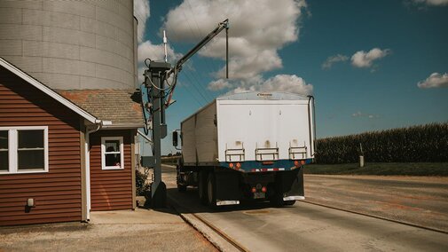 Grain truck