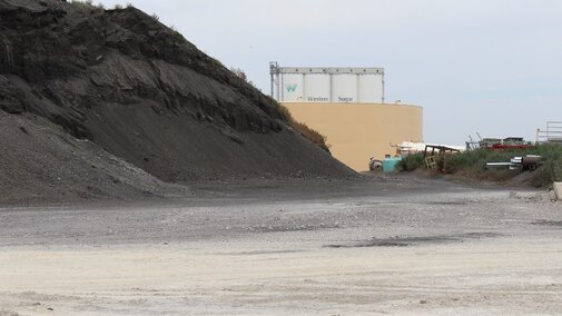 High-C char residue after sugarbeet processing