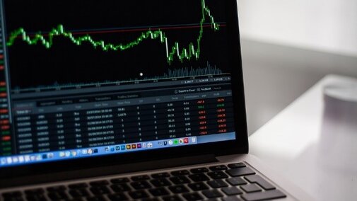 Computer screen showing chart of commodity prices