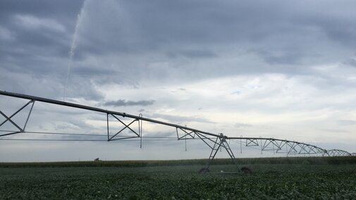 Center pivot irrigation system