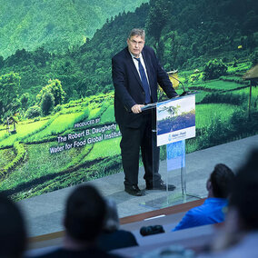    Mark Rosegrant, research fellow emeritus at the International Food Policy Research Institute, delivers the final Heuermann Lecture of the 2018-19 season April 30 at Nebraska Innovation Campus. (Craig Chandler/University Communication)