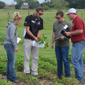 2019 CMDC demo with attendees