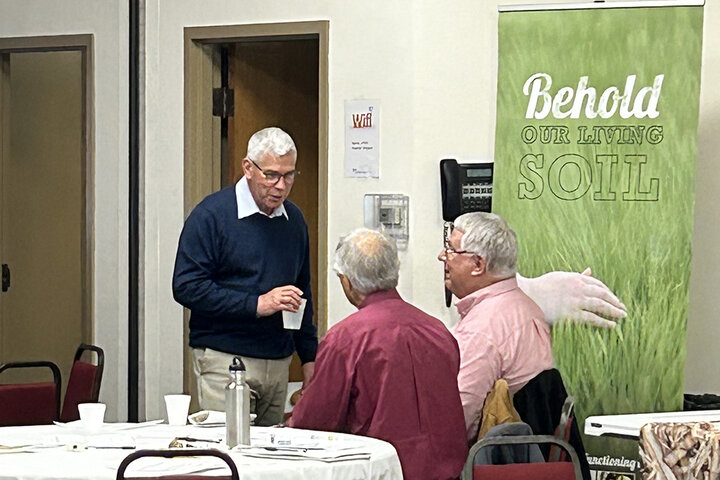 Jerry Hatfield speaks with seated attendees