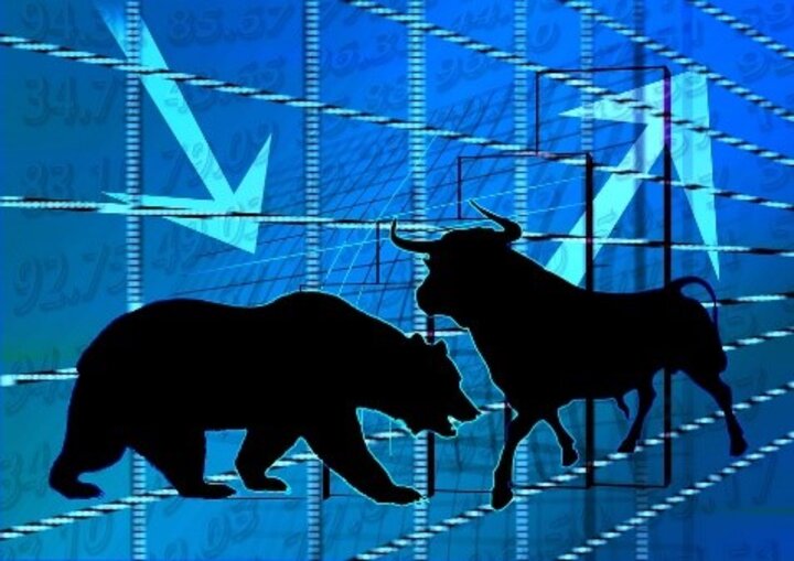 Graphic with iconic market signs: the bull and bear