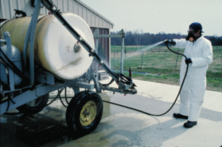 Cleaning a sprayer