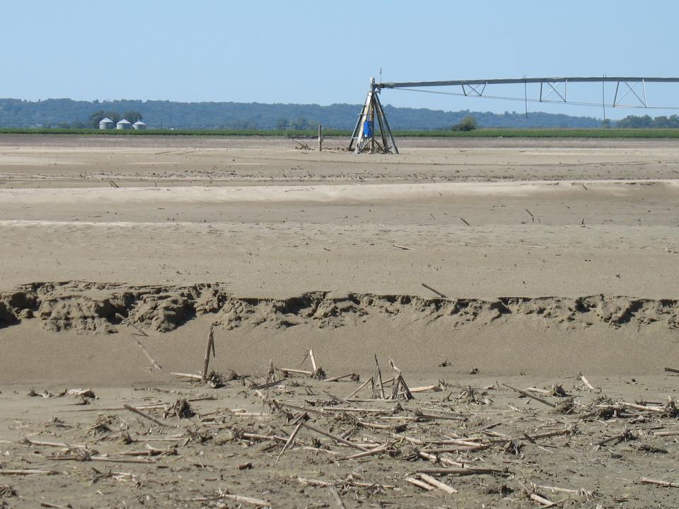 Eastern Nebraska field covered with sand in 2011. (Photo courtesy of Lee Valley, Inc.)